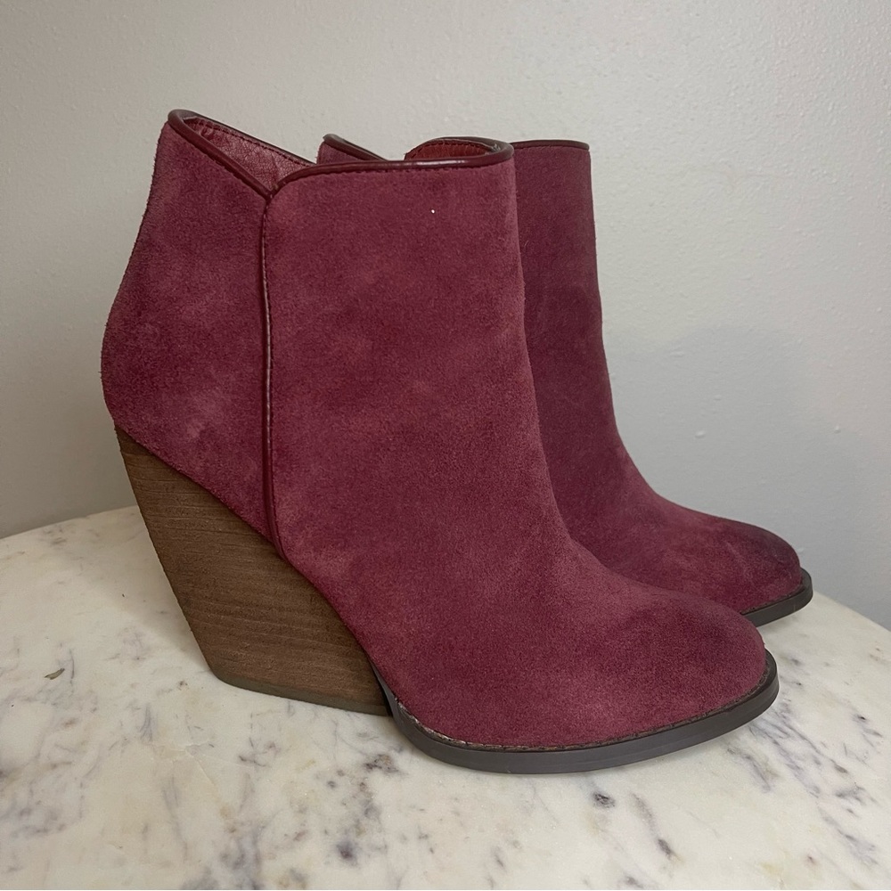 Very Volatile Booties Size 6 Suede Burgundy boots heels